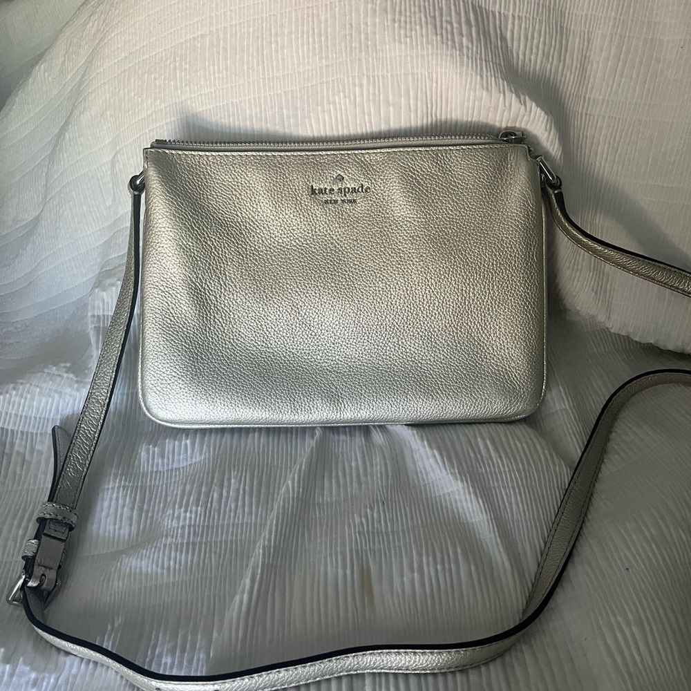 Kate Spade Silver Crossbody ♠️